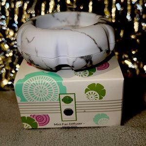 Scentsy Mini Fan Diffuser color Marble White